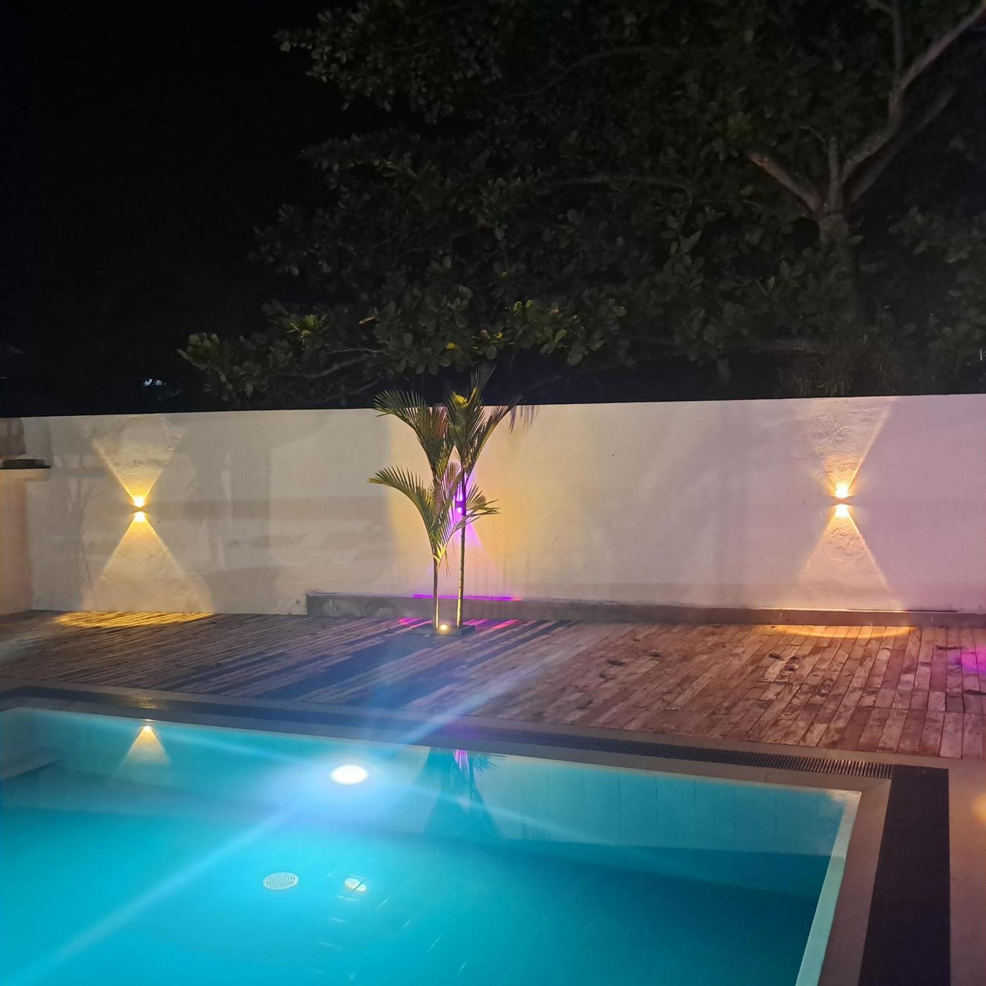 Banco Villa Beruwala Exterior foto