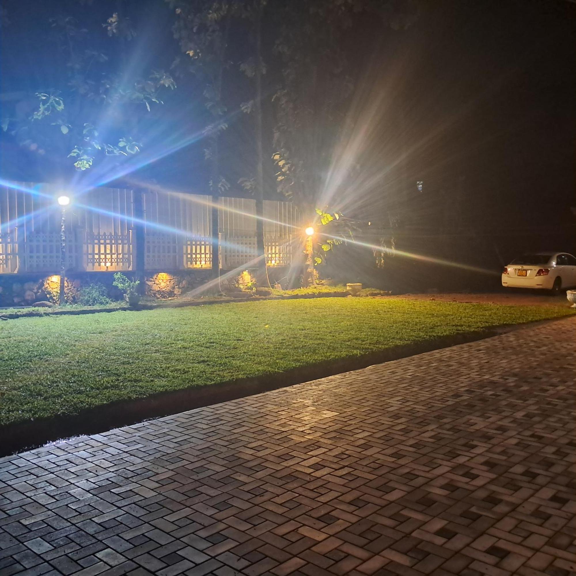 Banco Villa Beruwala Exterior foto